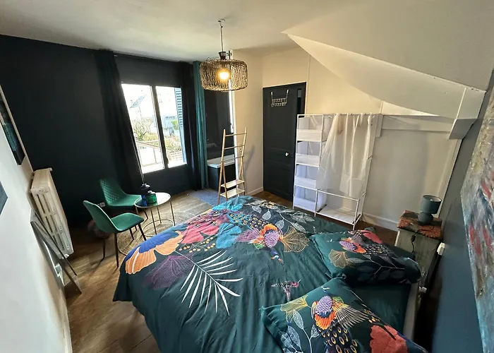 Maison De Ville Idealement Placee
